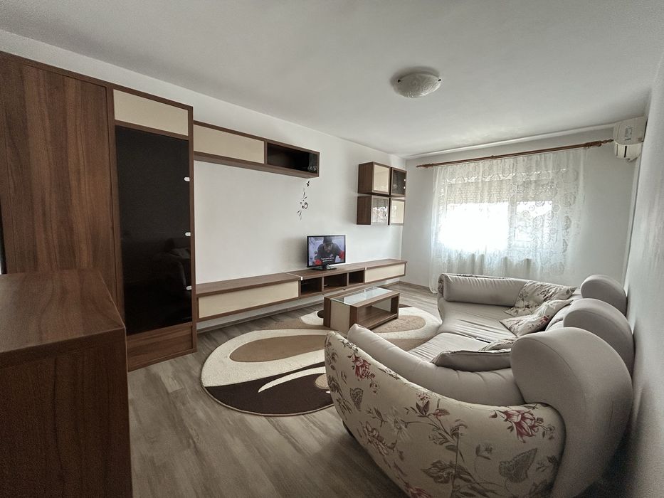 De inchiriat apartament 3 camere decomandat LIPOVEI