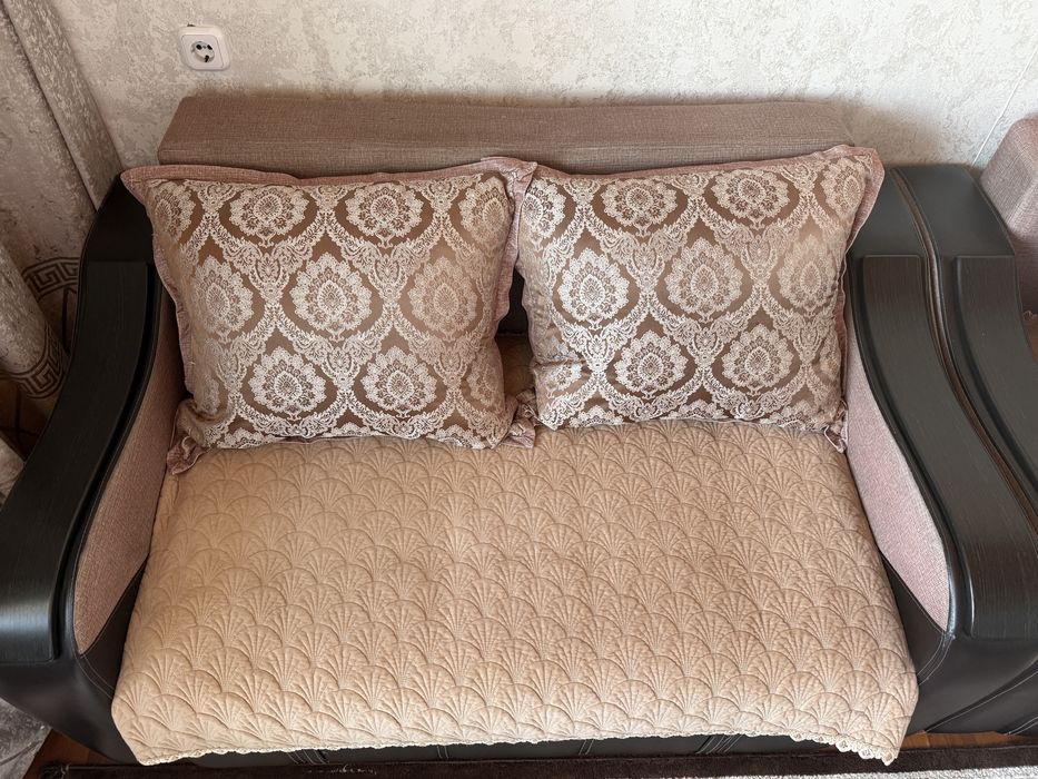 Продаю диван для зала