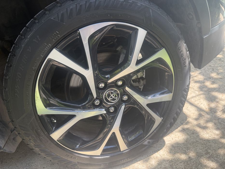 Toyota C-HR Hybrid 1.8 (122 к.с.), модел 2020 г.