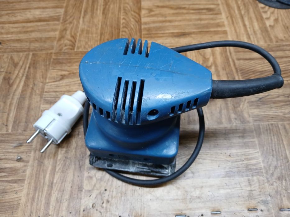 Виброшлифовальная машинка