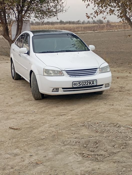 Lasetti срочно сотилади