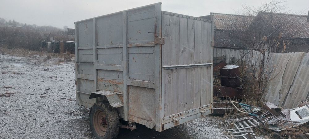 Продам прицеп коневозка.