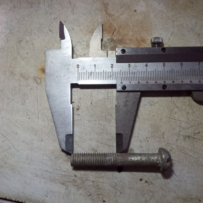 Продам болты новые