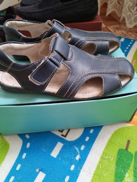 Продам сандали на мальчика