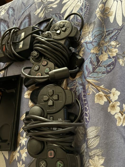 Vand Playstation 2 complet! Pret negociabil!