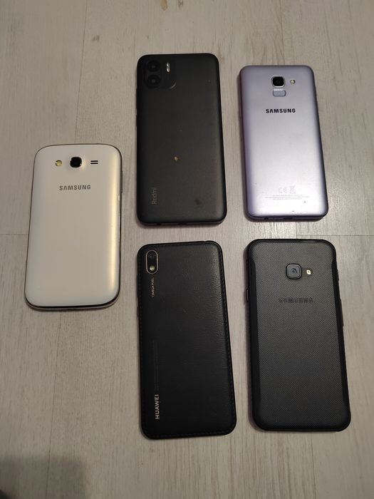 Телефони за части