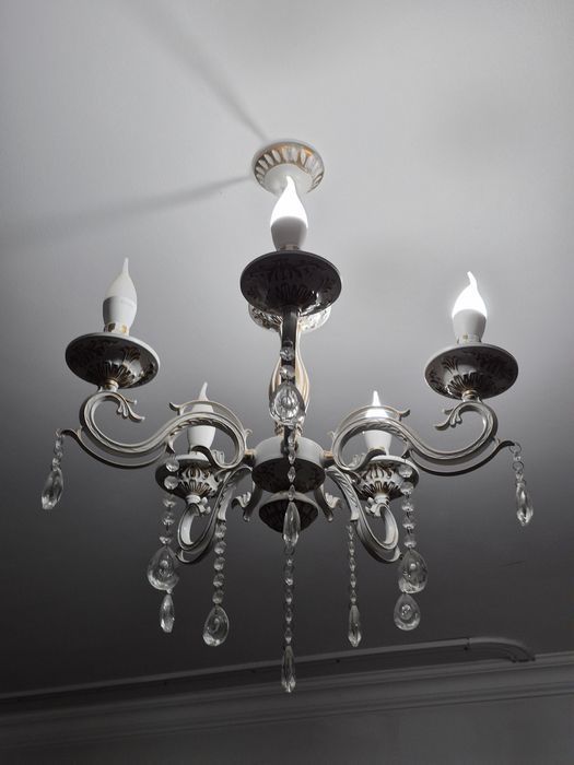 Продам 2 люстры в отл состоянии