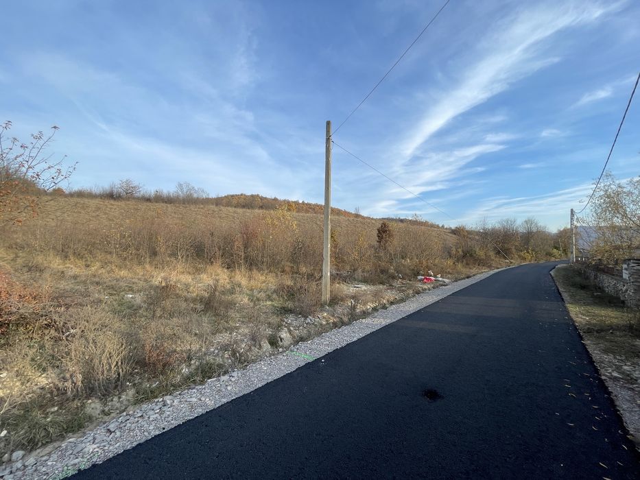 Teren intravilan de vânzare în localitatea Eșelnița, strada Salcamilor