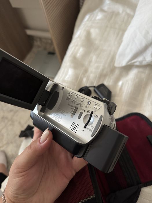 Продам видеокамера Sony Handycam DCR-SR33E