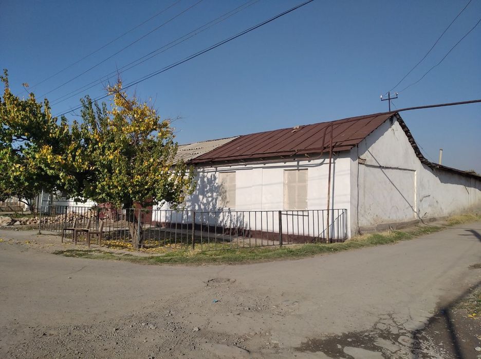 Xovli uy srochno sotiladi