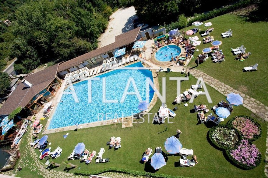 Продава се Тристаен апартамент в к.к. Св.Св. Константин и Елена - 140 кв.м за 1272 €/кв.м - Снимка #2