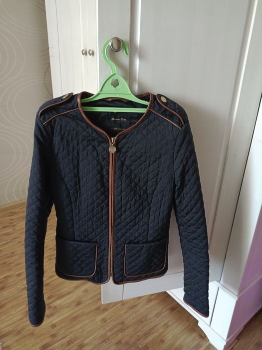 Продам куртку на весну- лето