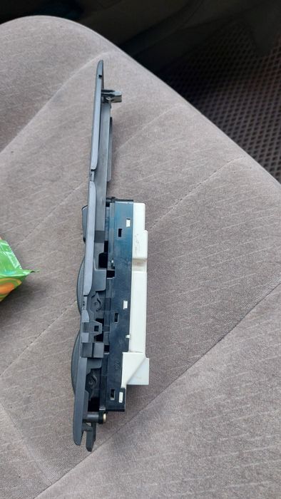 Блок (пульт) стеклоподёмник