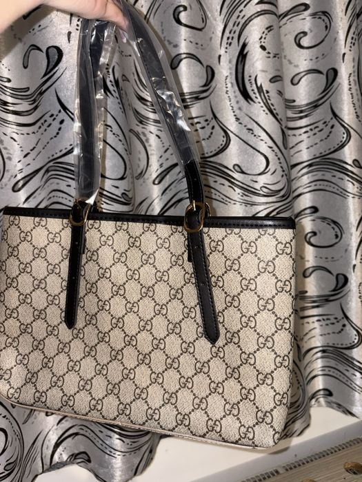 Geanta Gucci.