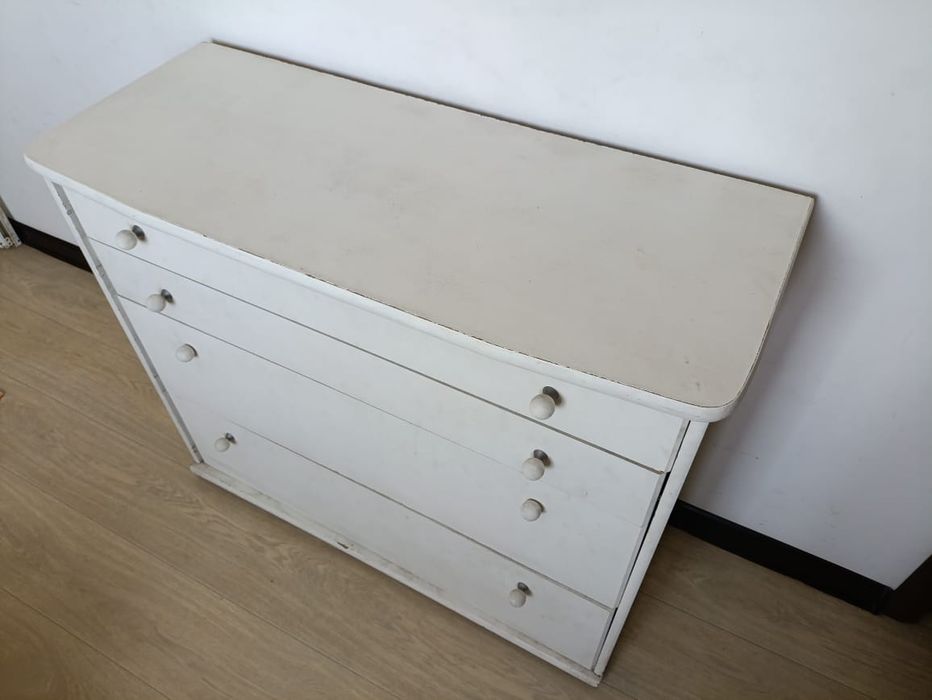 Комод. 100 × 40 × 84 см. 4 ящика