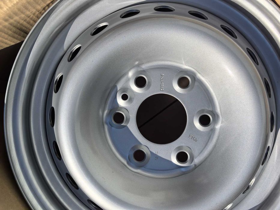 16 цола 6 х 125 мм Ивеко Дейли - Чисто нови