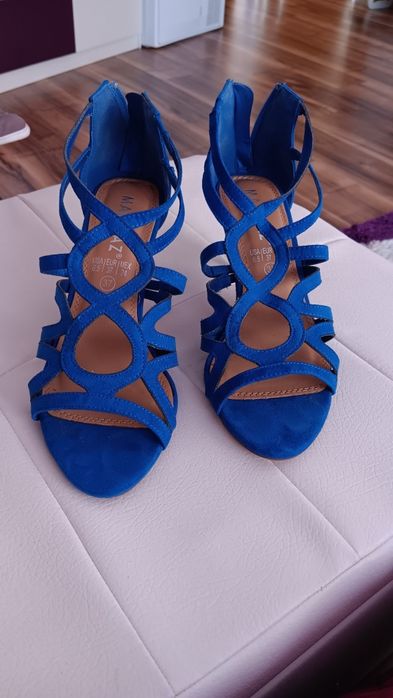 Два чифта страхотни сандали