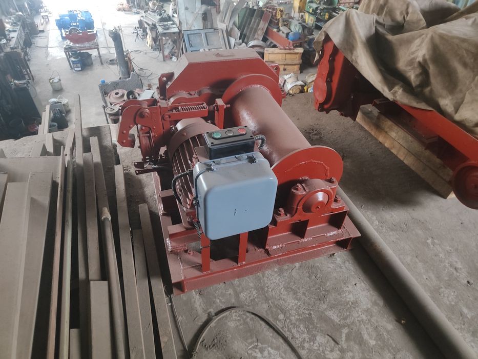 Продам лебёдку тяговою ЛМ 5