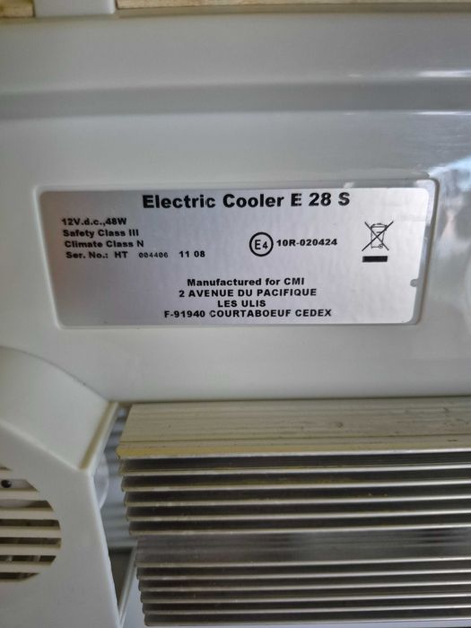 Lada frigorifica 12/230 V Electric Cooler E 28 S