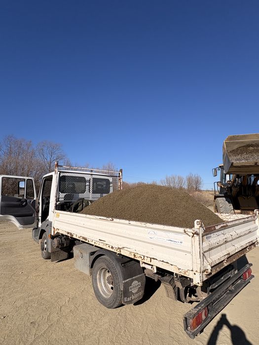 Nisip/pietris/amestec beton/pamant negru