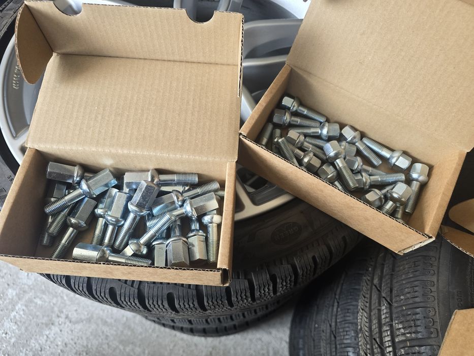 Чисто нови Болтове за Джанти НА ЕДРО 42  КОМПЛЕКТА !