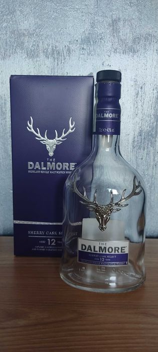 Бутилки от уиски в оригиналните им кутии