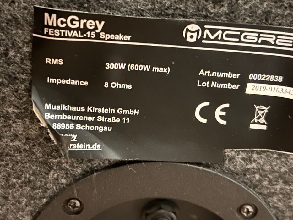 Продават се тон колони и двете са 1200w Усиователя е 370w