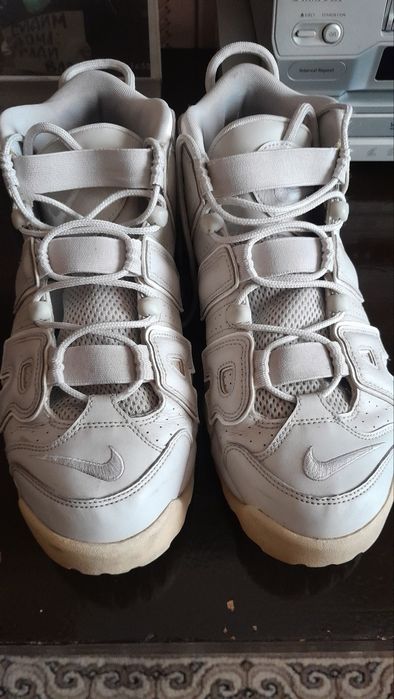 Фирменные приводные кроссовки