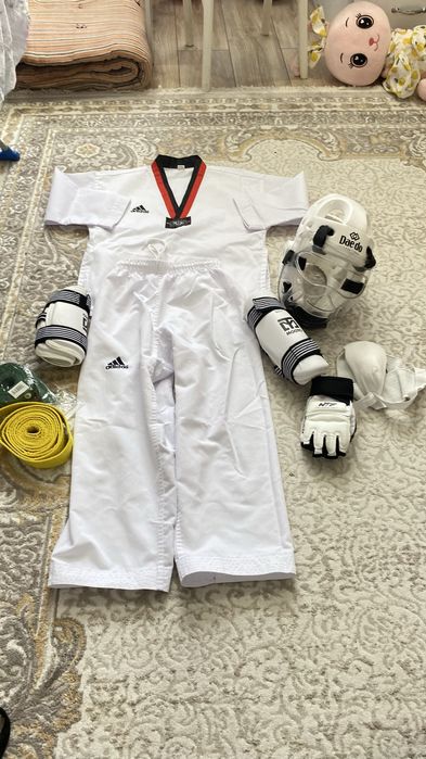 Продам полный набор формы для таэквандо