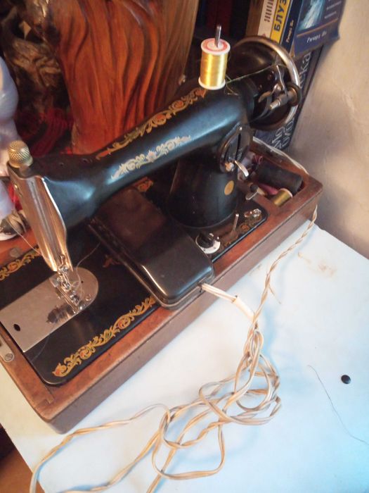 Продам  швейную машину