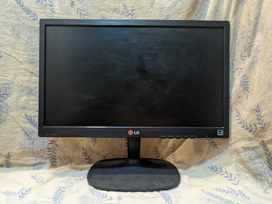 Монитор LG 19 (с дефектом). Monitor.