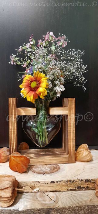 Vaza inima din sticla cu suport de lemn pentru flori Art Deco