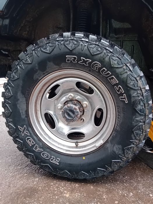 Продава се гуми за джип
