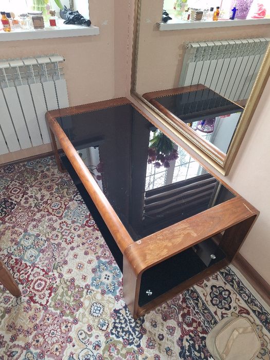 Журнальный столик продаётся