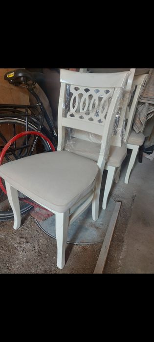 Срочно !!! продам мебель свою б/у 2 стола и 5 стульев и 8 стульев кор.