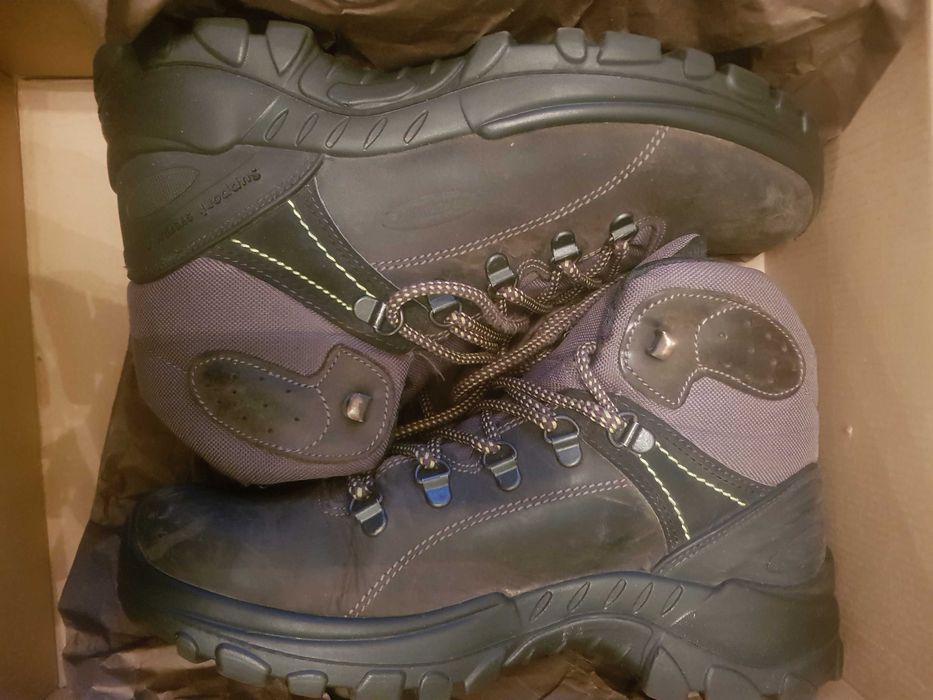 Туристически обувки Grisport - номер 37 и 39