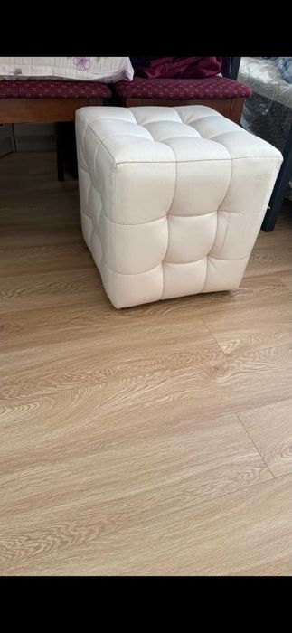 Продам кухонный стол и стулья