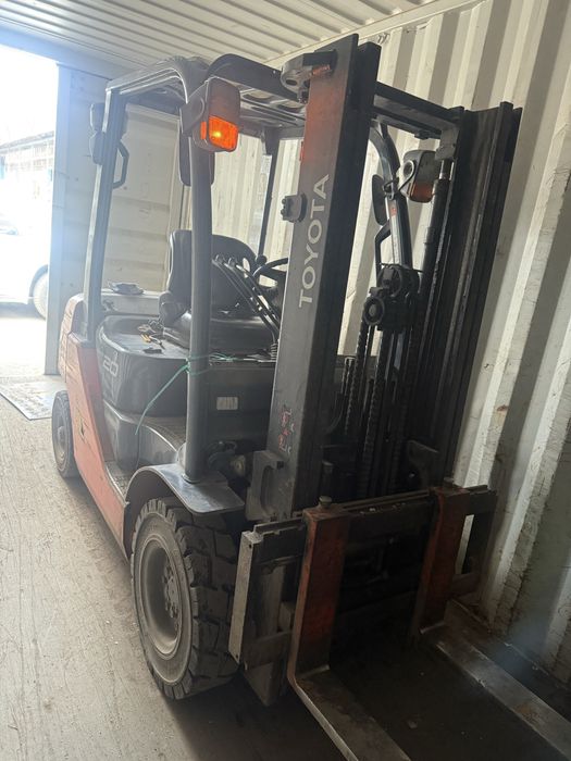 Погрузчик Тойота (кара)
