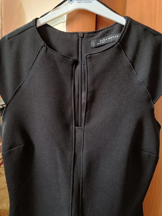 Приталенное красивое платье от ЗАРА