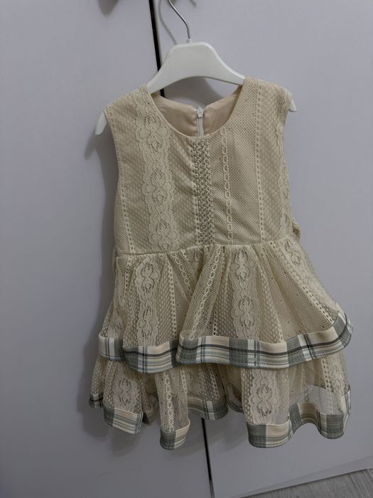 Продаю детское вечернее платье с жакетом