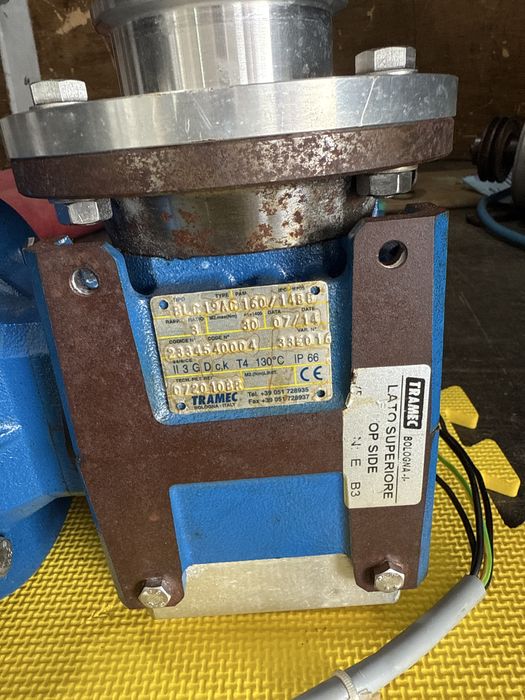Motor trifazic cu reductor