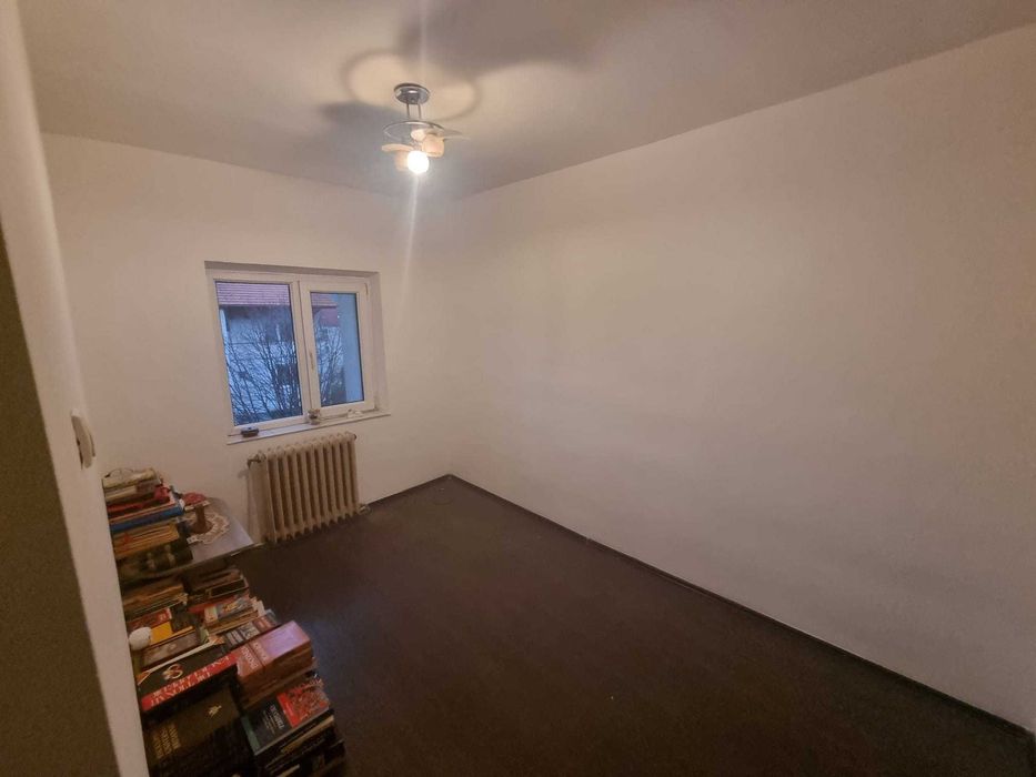 De vânzare apartament 3 camere, decomandat - Brădet