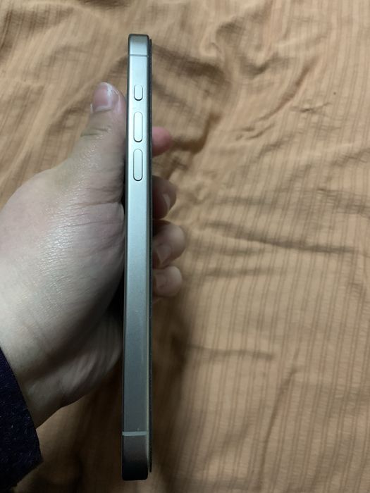 Iphone 15 pro max esim  xolati idial karobga dakment hammas bor 700$