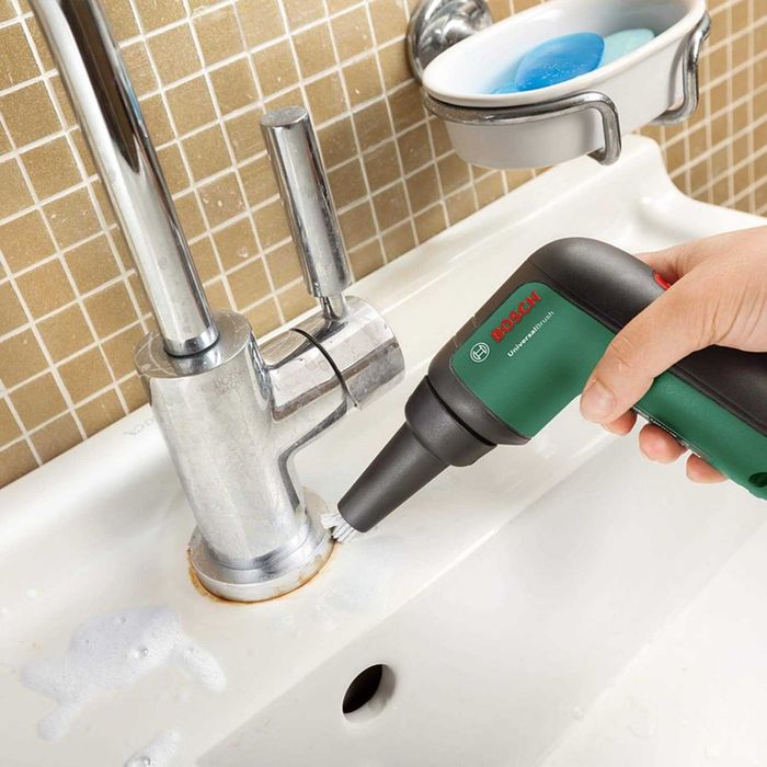 ПРОМО Нова 2г Гаранция Акумулаторна Почистваща Полираща Четка Bosch UniversalBrush, 3.6 V, 1.5 Ah, 06033E0000