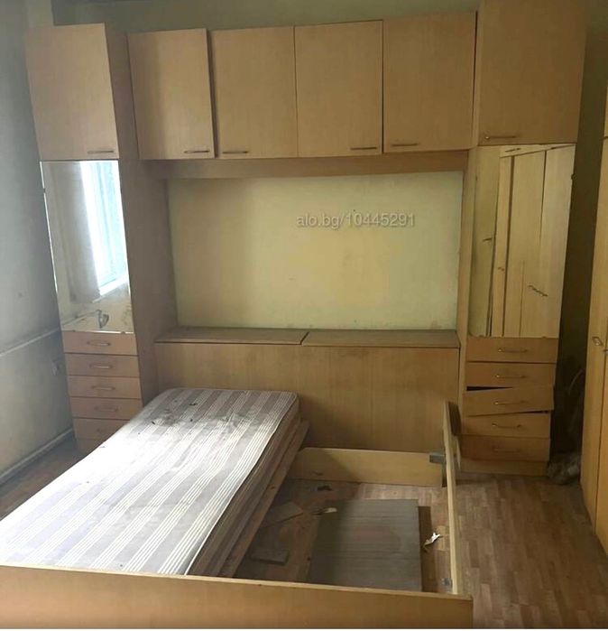 Продавам ретро обзавеждане за хол и спалня