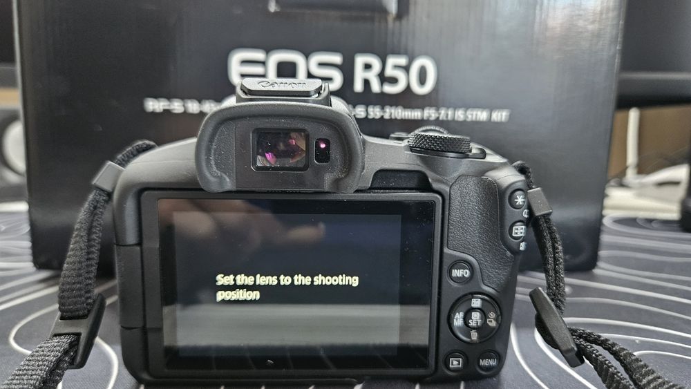 Canon Kit EOS R50 cu 2 obiecte 18-45MM și 55-210MM