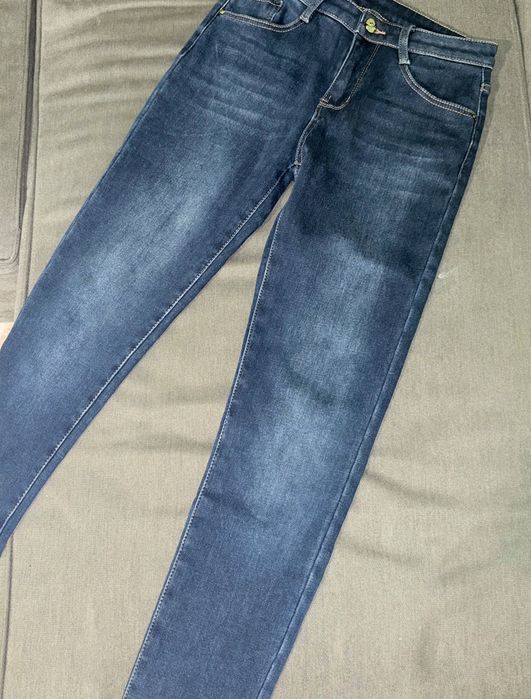 Тъмно сини дънки