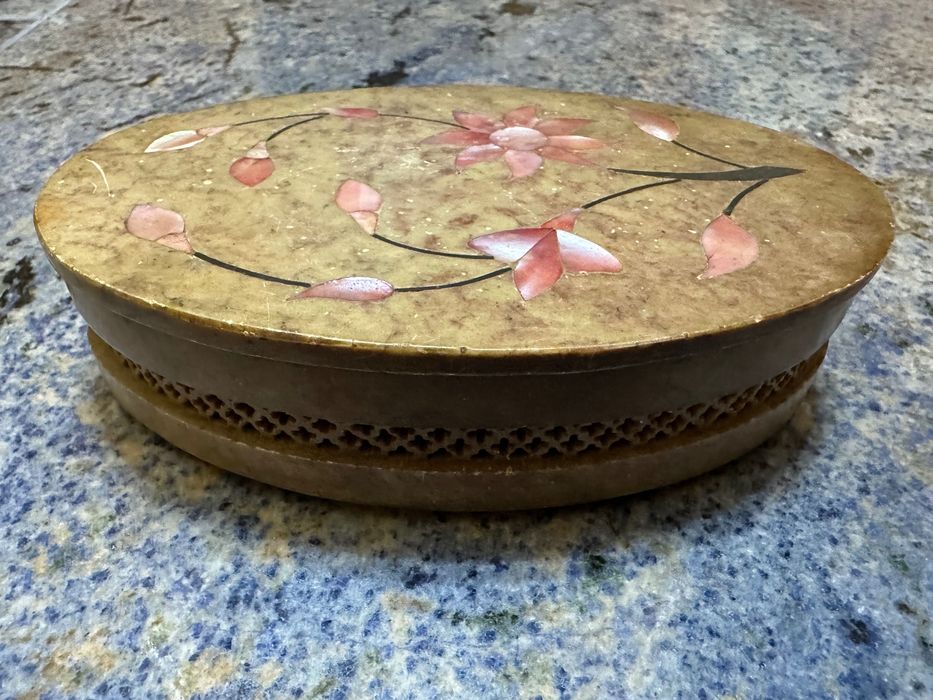 Vând cutie din marmură cu sidef