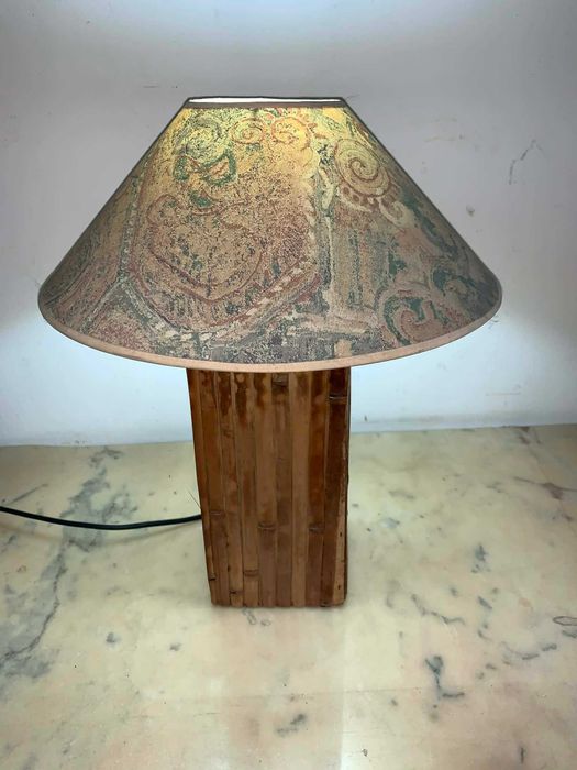 Veioza din lemn imbracata in bambus