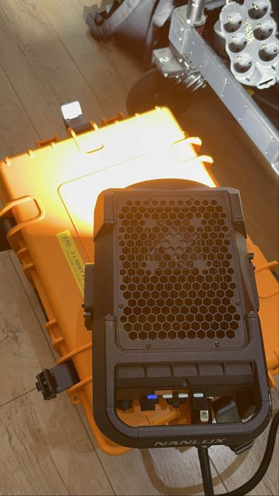 NANLUX Evoke 1200 Spot Light incompleta
